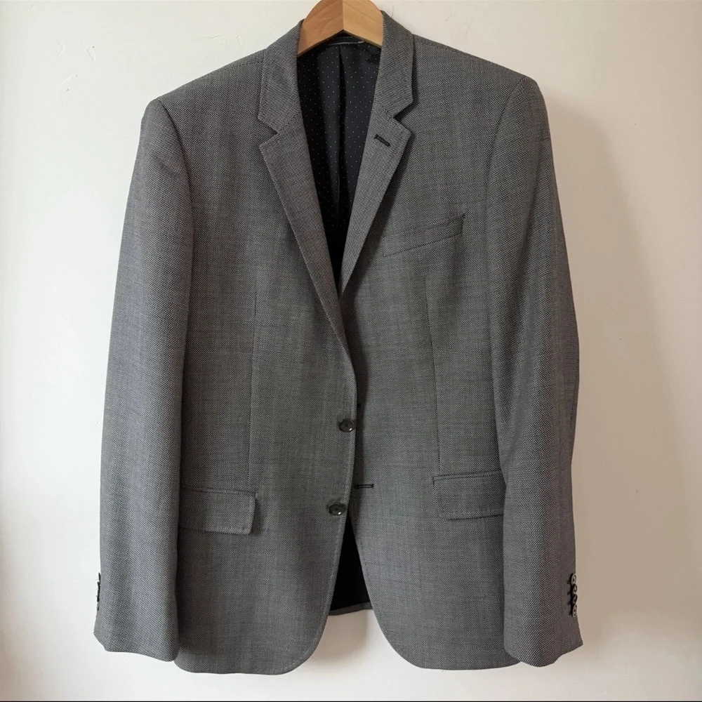 Hugo Boss Men’s 40R Gray Virgin Wool Blazer – Clean Modern Slim Silhouette Fit